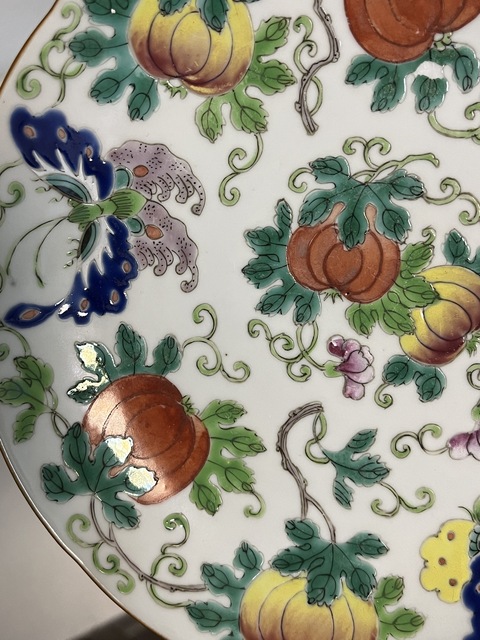 古玩陶瓷瓜蝶連綿粉彩盤真品鑒賞圖