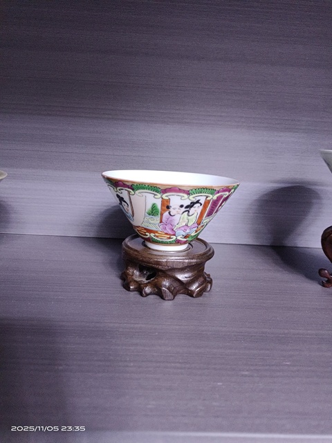 古玩陶瓷晚清民國花鳥人物紋斗笠杯拍賣，當(dāng)前價格1200元