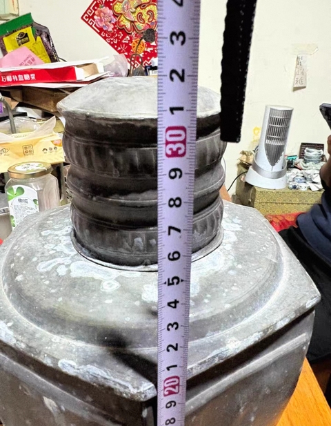 古玩陶瓷六方錫瓶真品鑒賞圖