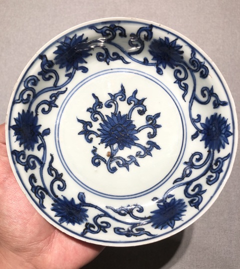 古玩陶瓷青花纏枝花卉紋盤真品鑒賞圖