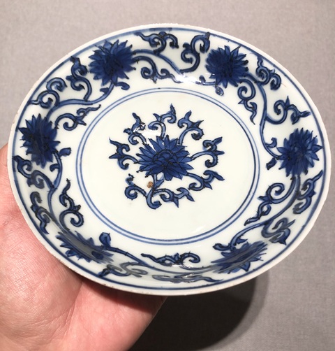 古玩陶瓷青花纏枝花卉紋盤真品鑒賞圖