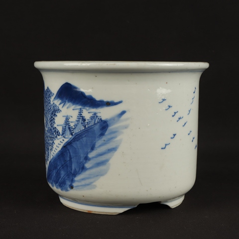 古玩陶瓷山水紋青花三足花盆真品鑒賞圖