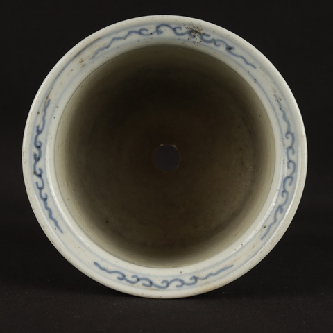 古玩陶瓷山水紋青花三足花盆真品鑒賞圖