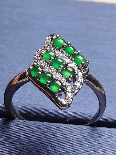 古玩玉器天然翡翠鑲嵌戒指(帶翡翠鑒定證書)拍賣，當前價格580元