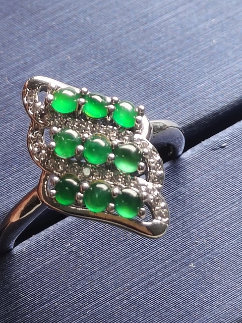 古玩玉器天然翡翠鑲嵌戒指(帶翡翠鑒定證書)拍賣，當前價格580元