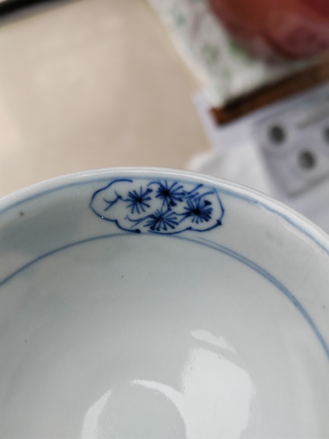 古玩陶瓷青花留白花卉紋杯真品鑒賞圖