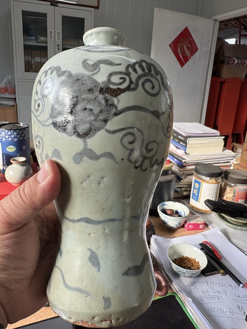 古玩陶瓷花卉紋青花梅瓶真品鑒賞圖