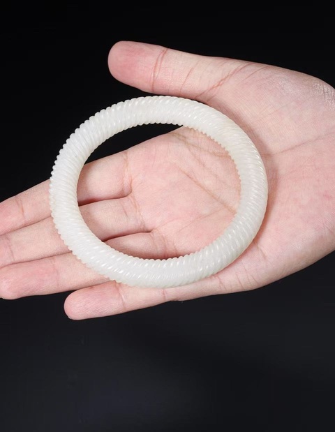 古玩玉器清代和田玉絞絲紋手鐲真品鑒賞圖