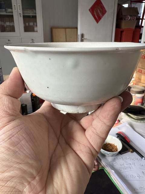 古玩陶瓷明中白釉碗真品鑒賞圖