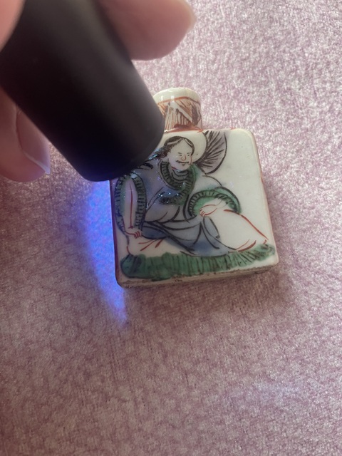 古玩陶瓷五彩人物方鼻煙壺真品鑒賞圖