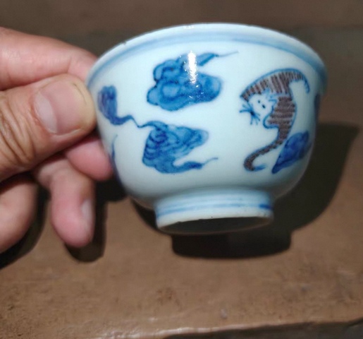 古玩陶瓷青花釉里紅蝙蝠紋杯真品鑒賞圖