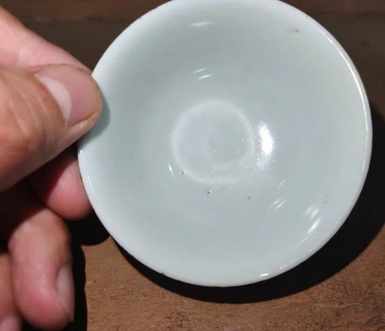 古玩陶瓷青花釉里紅蝙蝠紋杯真品鑒賞圖