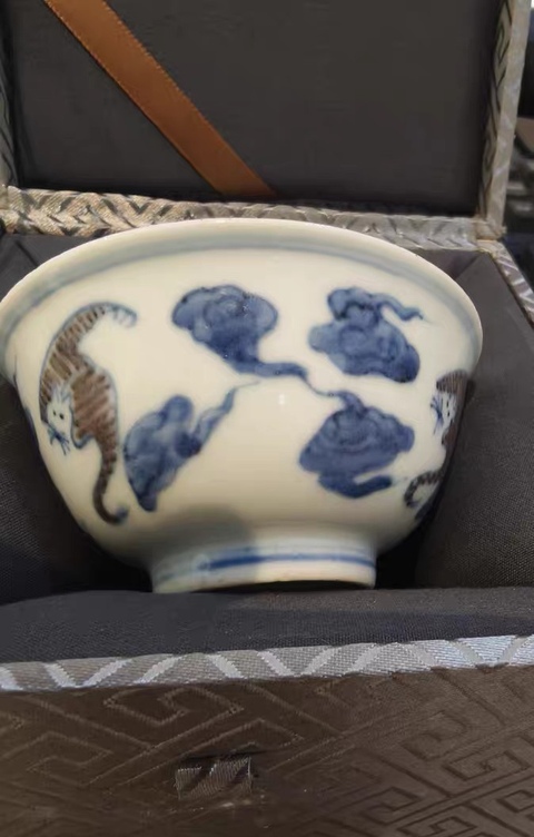 古玩陶瓷青花釉里紅蝙蝠紋杯真品鑒賞圖