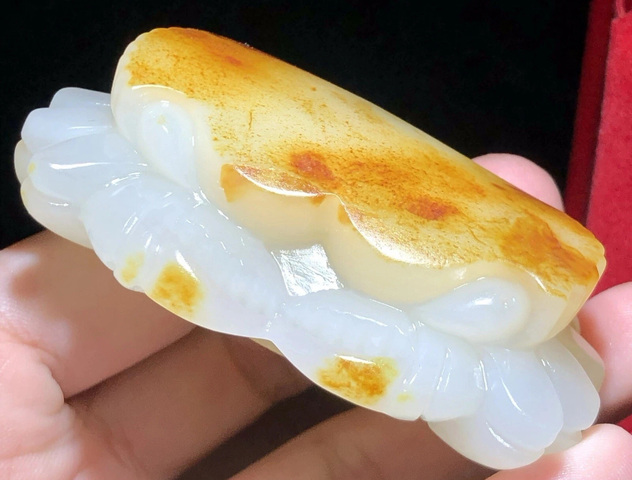 古玩玉器染色仿和田玉籽料“螃蟹”真品鑒賞圖