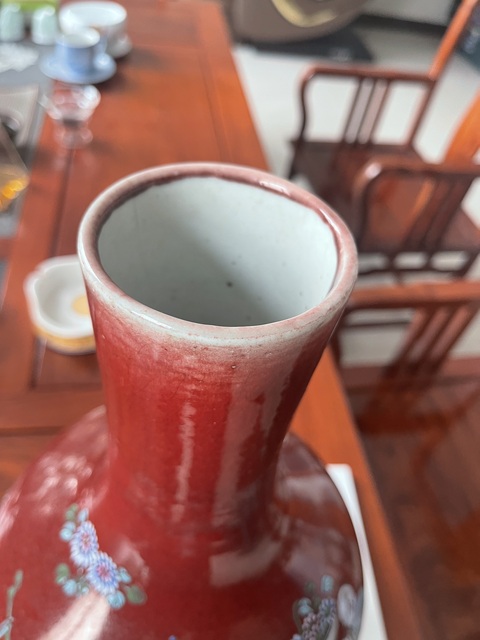 古玩陶瓷晚清紅釉粉彩瓶真品鑒賞圖