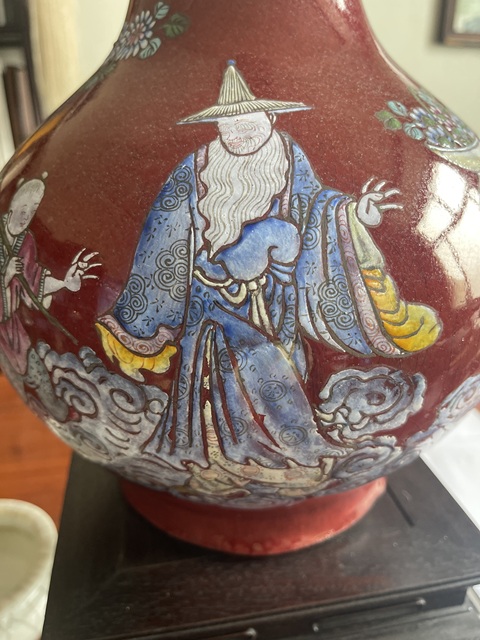 古玩陶瓷紅釉加彩人物天球瓶真品鑒賞圖