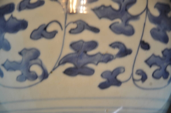 古玩陶瓷花卉紋青花罐真品鑒賞圖