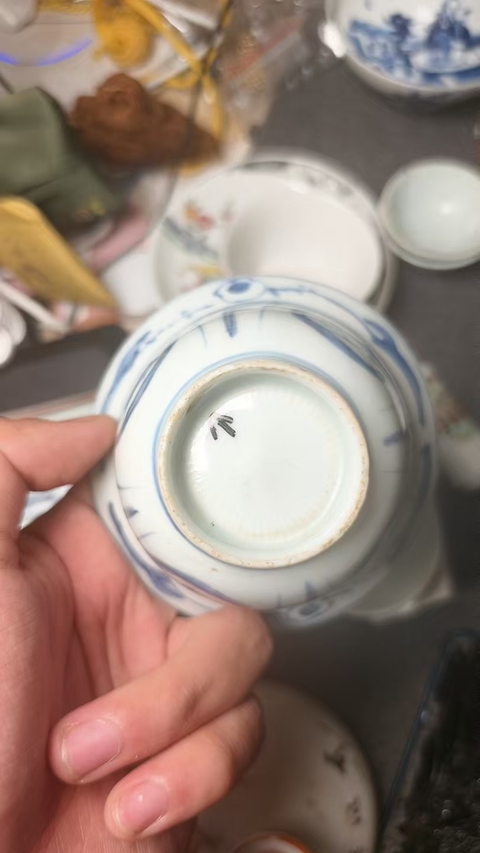 古玩陶瓷花鳥(niǎo)紋青花折沿小碗真品鑒賞圖