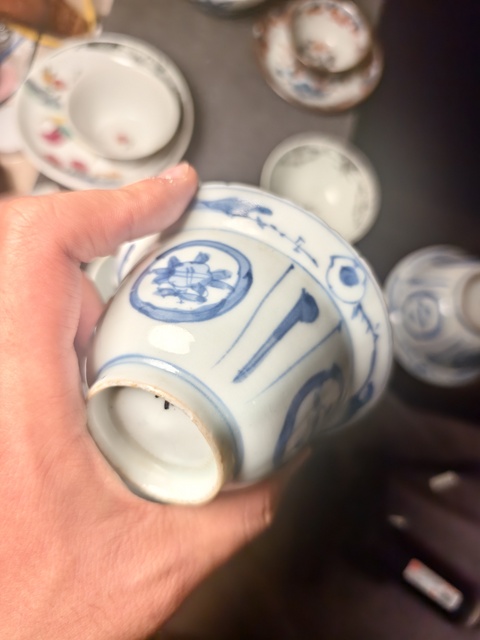 古玩陶瓷花鳥(niǎo)紋青花折沿小碗真品鑒賞圖