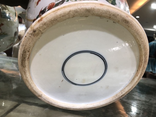 古玩陶瓷花鳥(niǎo)紋五彩瓶真品鑒賞圖