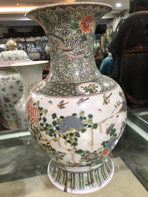 古玩陶瓷花鳥(niǎo)紋五彩瓶真品鑒賞圖