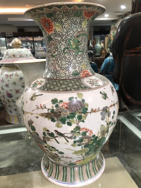 古玩陶瓷花鳥(niǎo)紋五彩瓶真品鑒賞圖