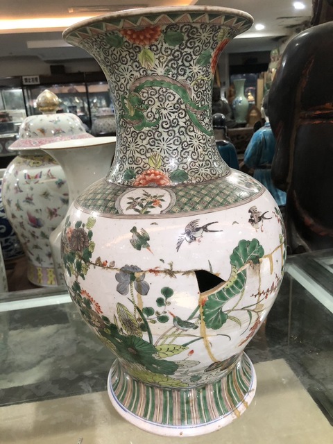 古玩陶瓷花鳥(niǎo)紋五彩瓶真品鑒賞圖