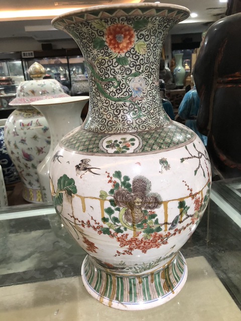 古玩陶瓷花鳥(niǎo)紋五彩瓶真品鑒賞圖