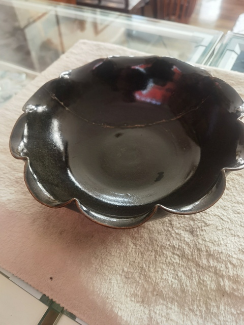 古玩陶瓷黑釉花口碗真品鑒賞圖