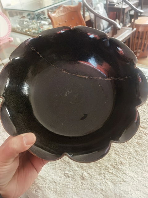 古玩陶瓷黑釉花口碗真品鑒賞圖