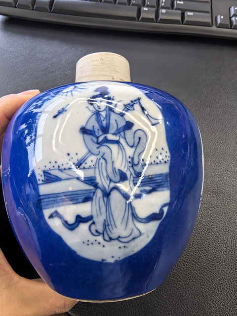 古玩陶瓷藍釉開光人物罐真品鑒賞圖