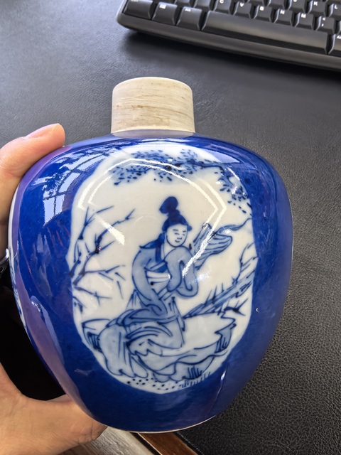 古玩陶瓷藍釉開光人物罐真品鑒賞圖