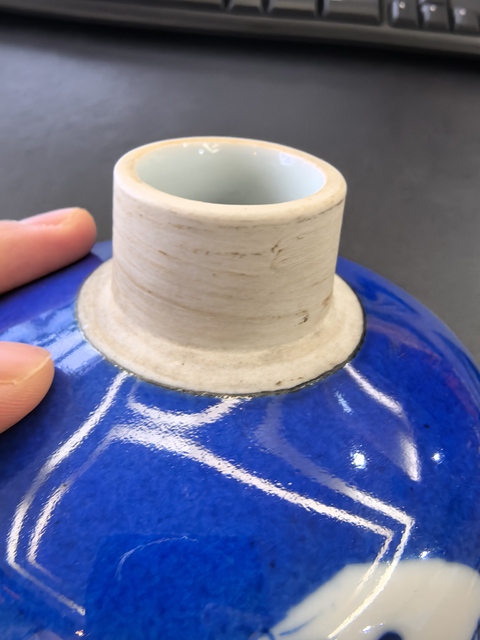 古玩陶瓷藍釉開光人物罐真品鑒賞圖