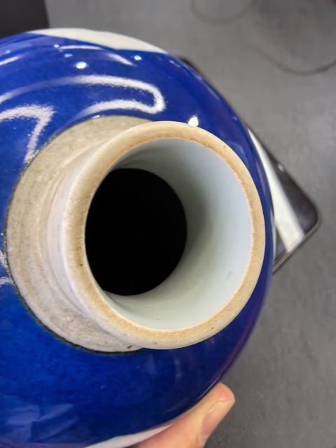 古玩陶瓷藍釉開光人物罐真品鑒賞圖