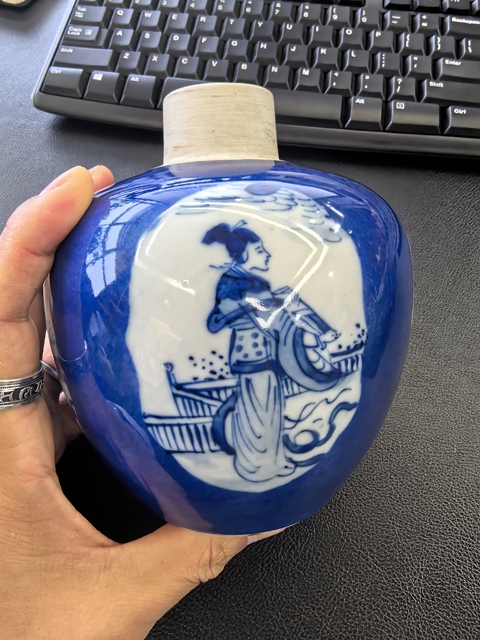 古玩陶瓷藍釉開光人物罐真品鑒賞圖