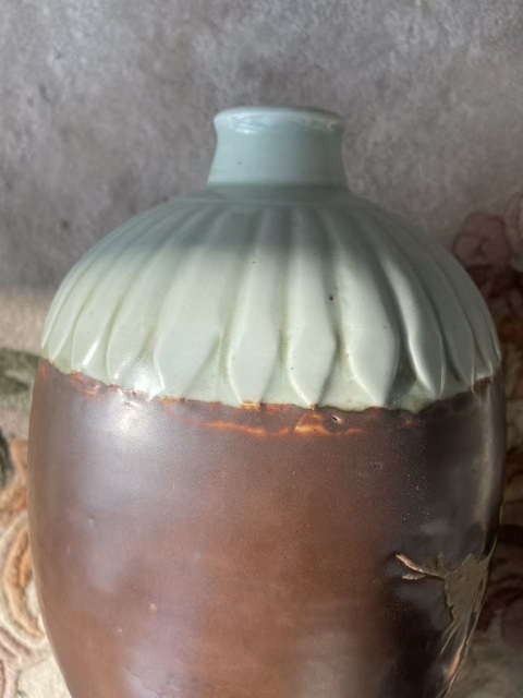 古玩陶瓷雙色釉刻花梅瓶真品鑒賞圖