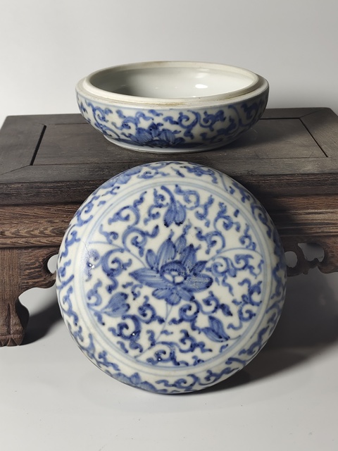 古玩陶瓷康熙青花纏枝蓮紋蓋盒拍賣，當前價格1300元