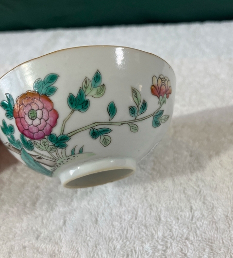 古玩陶瓷粉彩洞石花卉紋碗真品鑒賞圖