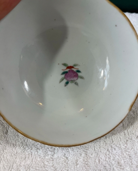 古玩陶瓷粉彩洞石花卉紋碗真品鑒賞圖