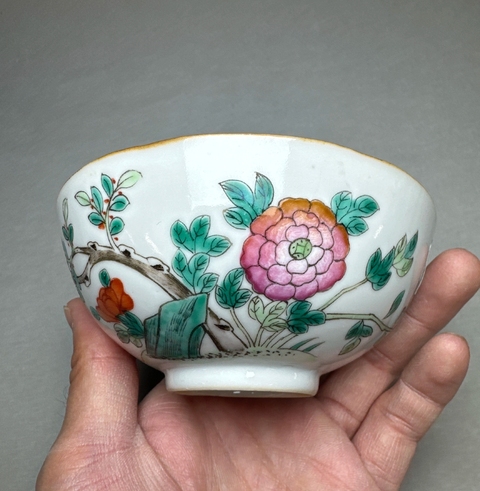 古玩陶瓷粉彩洞石花卉紋碗真品鑒賞圖