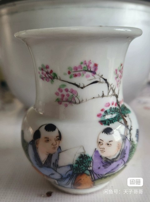 古玩陶瓷粉彩人物渣斗真品鑒賞圖