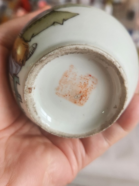 古玩陶瓷粉彩人物渣斗真品鑒賞圖