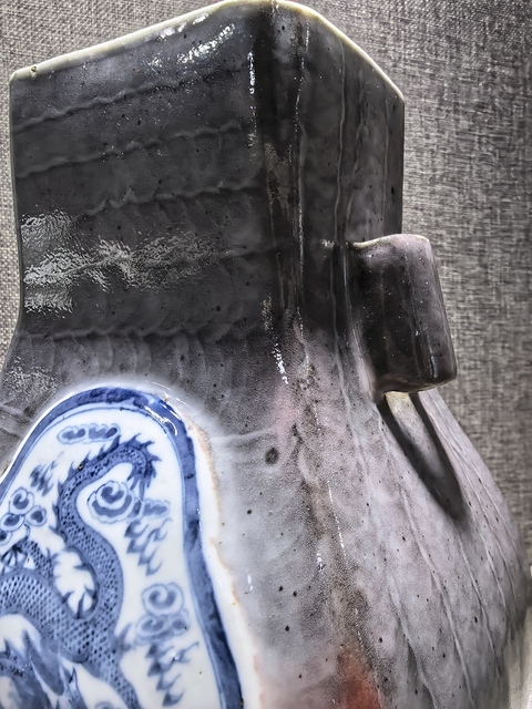 古玩陶瓷龍紋貫耳瓶真品鑒賞圖