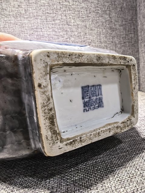 古玩陶瓷龍紋貫耳瓶真品鑒賞圖