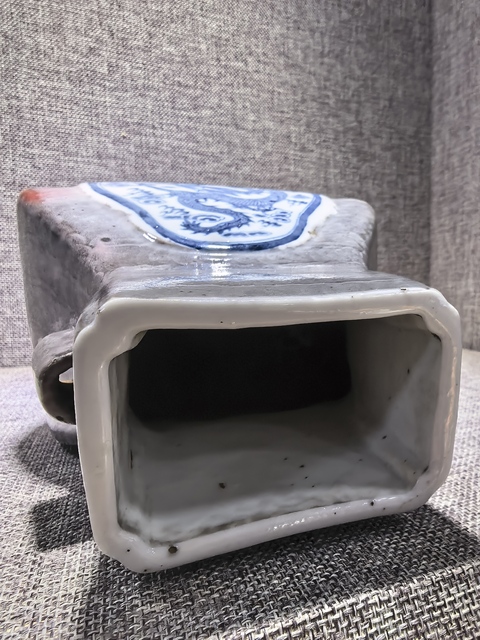 古玩陶瓷龍紋貫耳瓶真品鑒賞圖