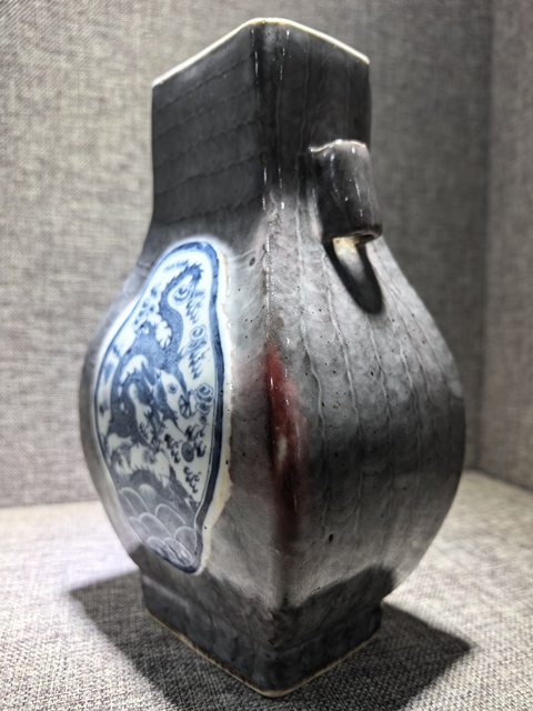 古玩陶瓷龍紋貫耳瓶真品鑒賞圖