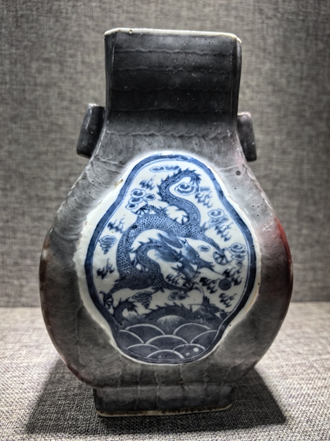 古玩陶瓷龍紋貫耳瓶真品鑒賞圖