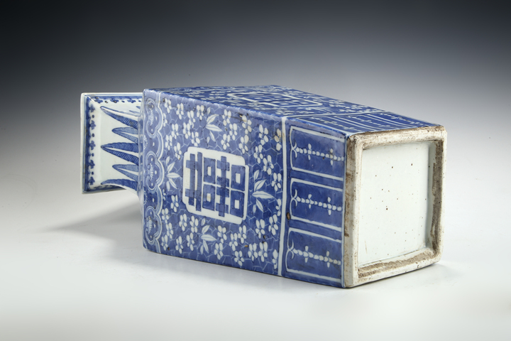 古玩陶瓷清中期·青花冰梅喜字紋四方瓶真品鑒賞圖