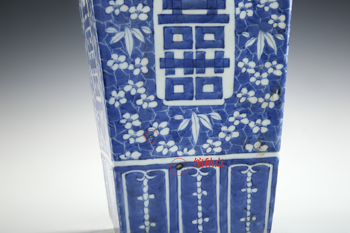 古玩陶瓷清中期·青花冰梅喜字紋四方瓶真品鑒賞圖