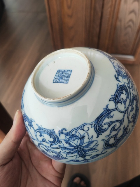 古玩陶瓷花卉紋青花碗真品鑒賞圖